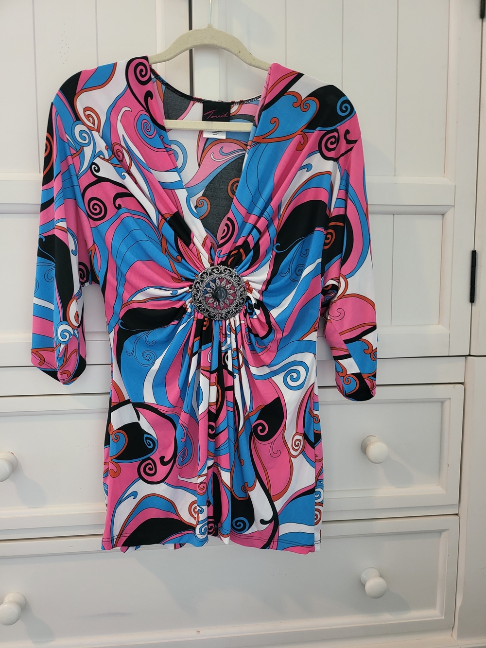 torrid Size 0X Pink Blue Swirl Ruched V-Neck Blouse with Embellished Medallion